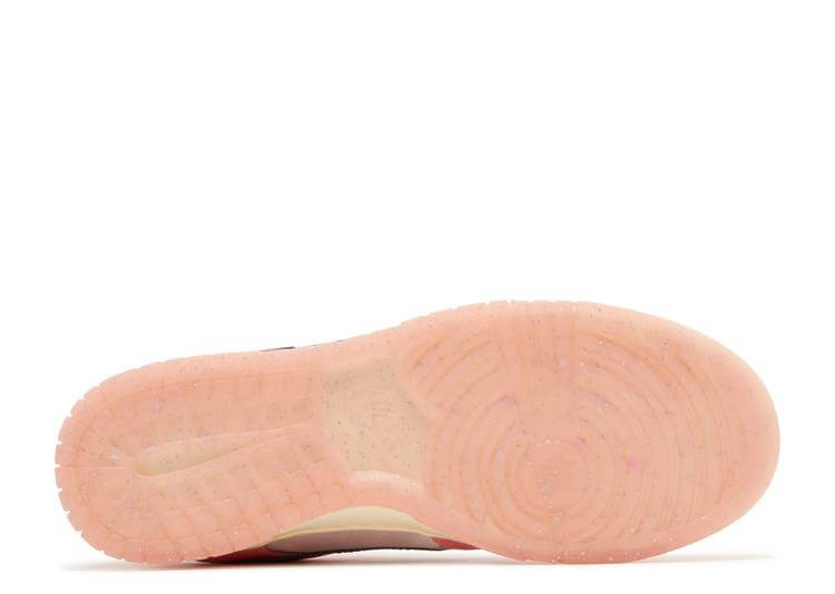 Nike Dunk Low LX Barbie